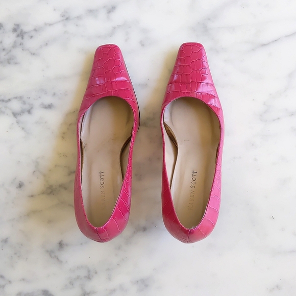 Karen Scott Leather Upper Fuchsia Crocodile Pump with 3" heels. - Picture 1 of 6